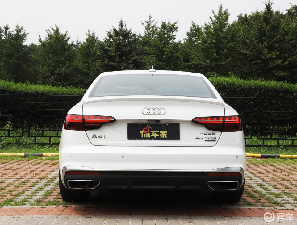 奥迪a4l车尾_饰板