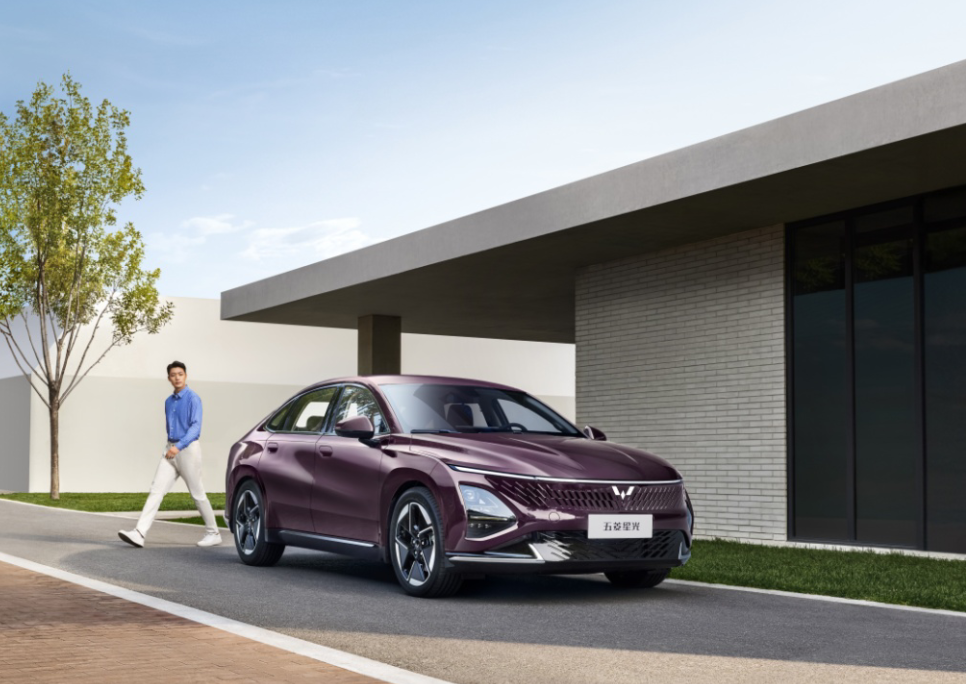 亏电油耗才3.98L，能上绿牌，五菱这车8.88万起