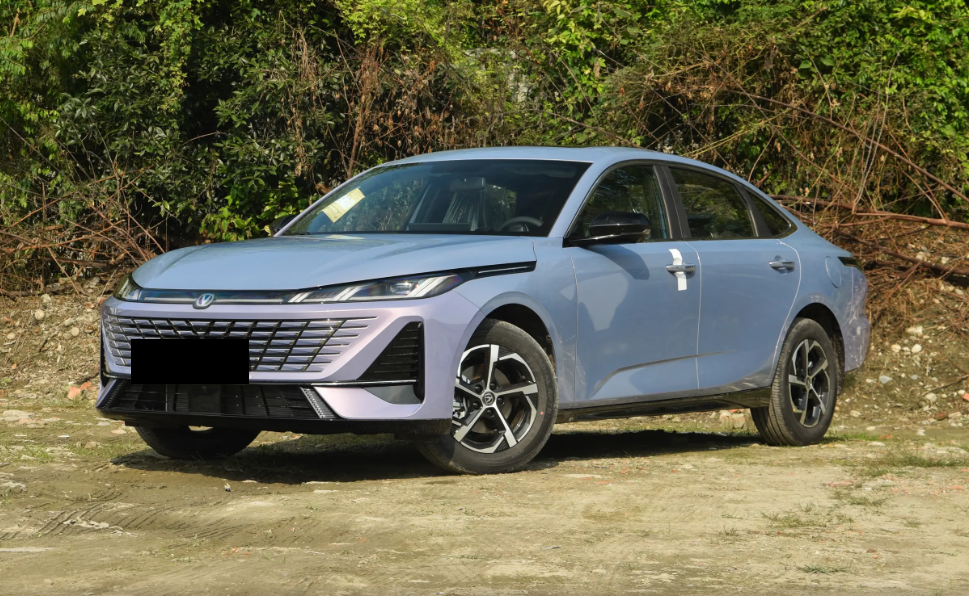 售价不高配置不差，推荐入手中配，长安逸动确实挺靠谱