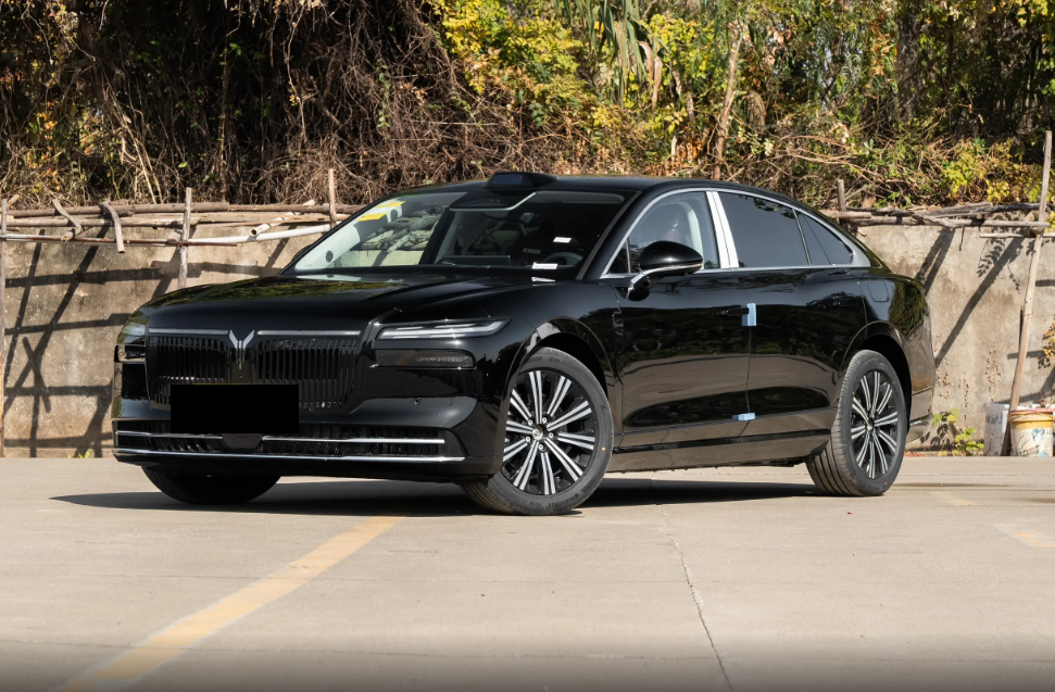 还不上市在等啥？岚图追光L有点意思，能否大卖关键得看售价