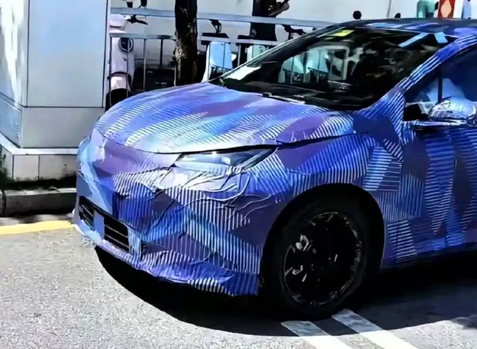 比亚迪全新海豚曝光，改为后驱布局，预计2026年上市