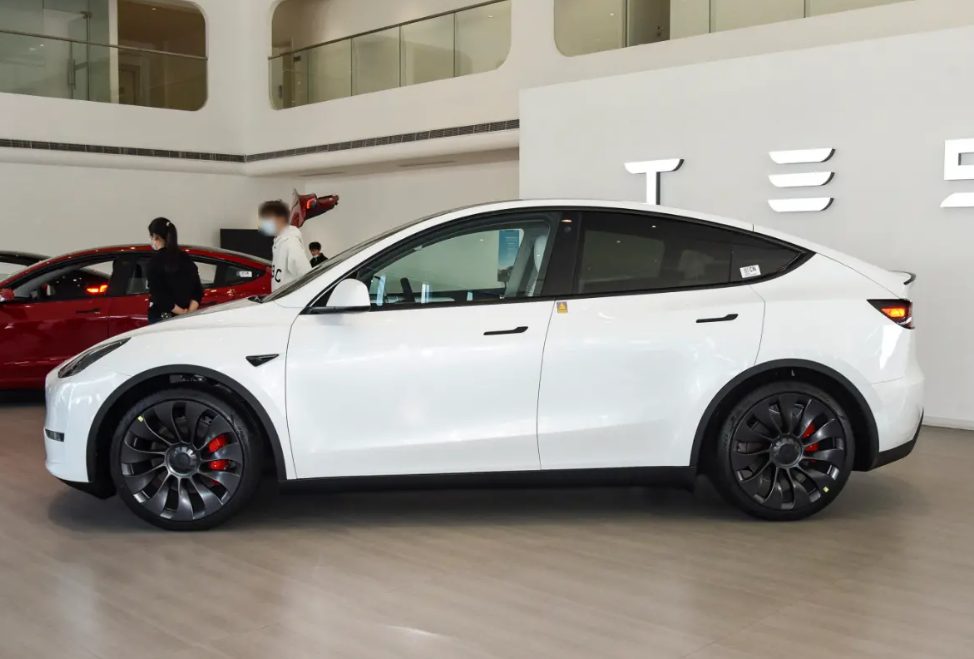 model y前脸-车身-后备箱盖-易车