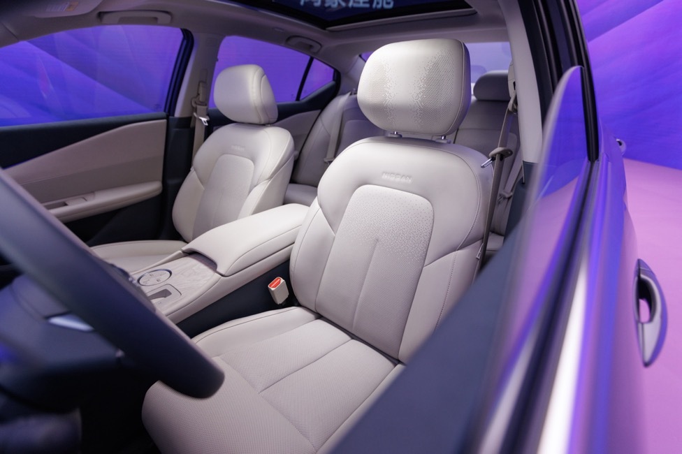 天籁・鸿蒙座舱 VS 凯美瑞，行业智变新标杆出炉