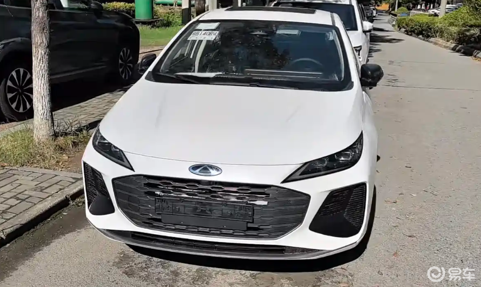 4万多就能买到紧凑型轿车？新款艾瑞泽5实拍图曝光