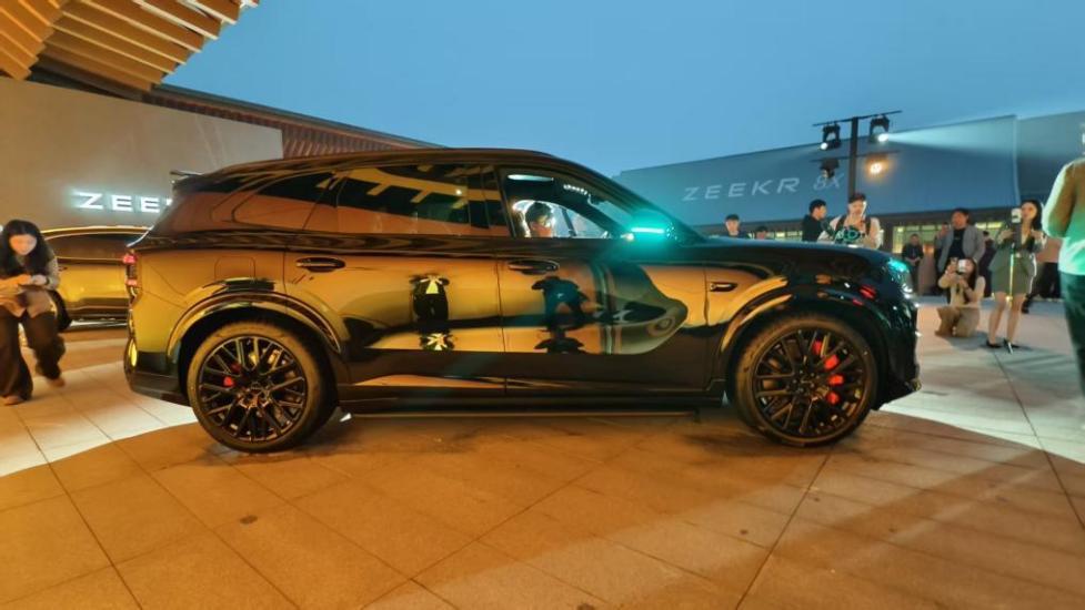 公路“全能战神”极氪8X 限时32.98万元起售