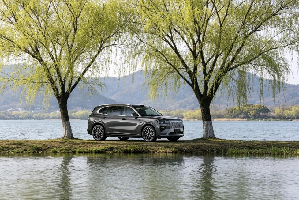 公路“全能战神”极氪8X 限时32.98万元起售