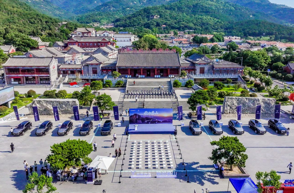 岚图牵手泰山文旅：中国旗舰SUV遇上中华第一山