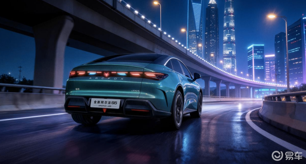 传统B级车危险了！极狐阿尔法S5预售补贴价11.28万起