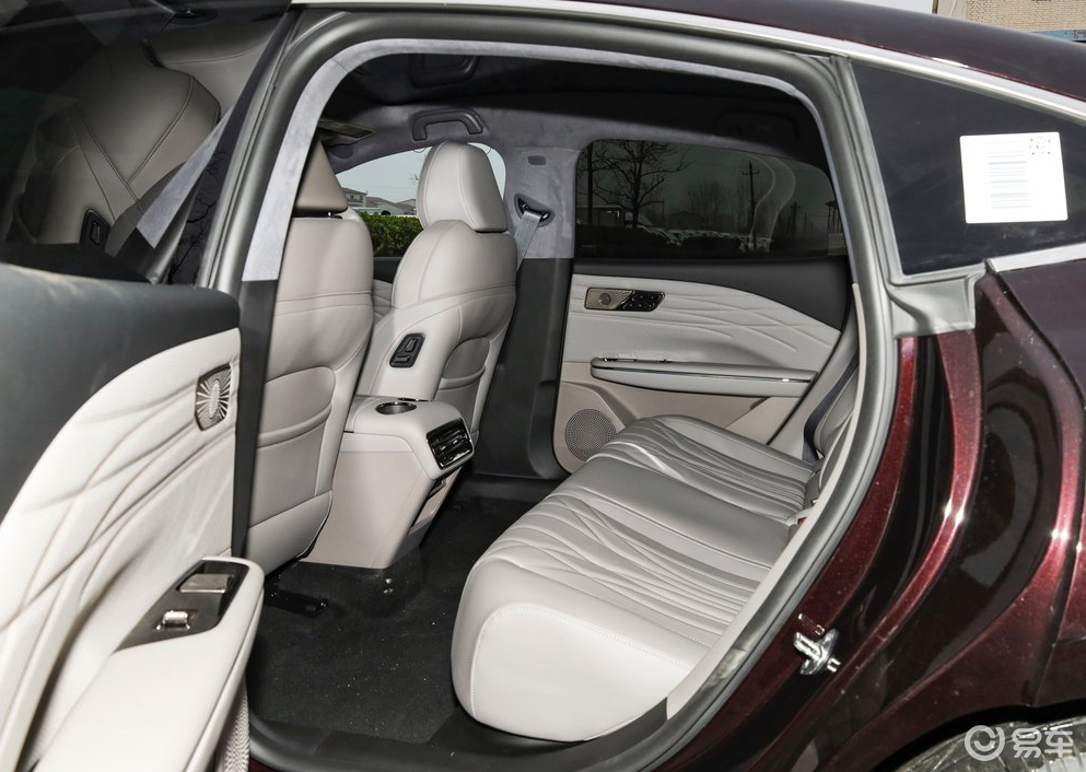 吉利银河星耀8远航家开启预售,看完亮点才知道有多卷