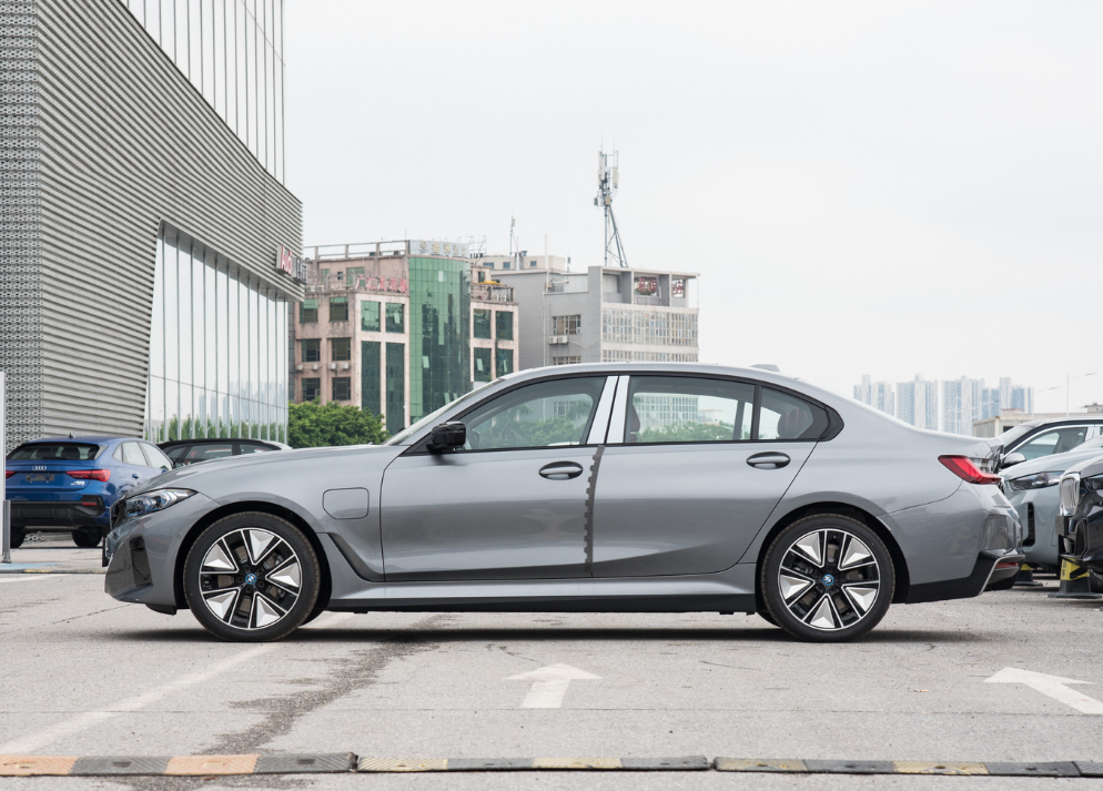 宝马i3优惠力度-格栅-黑色-易车