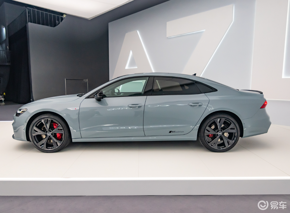 新款奥迪a7l的外观变化并不大车头配备纵横交错的网格状格栅_易车