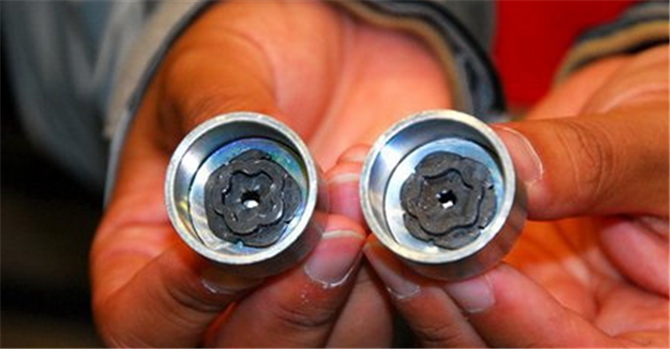 以宝马为例,一套4支装的德国原厂防盗螺栓大约在1000元左右,虽然价格