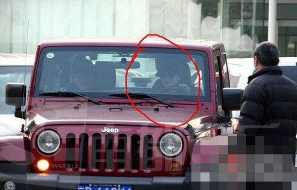 邓超座驾升级史没娶娘娘前开5万的车