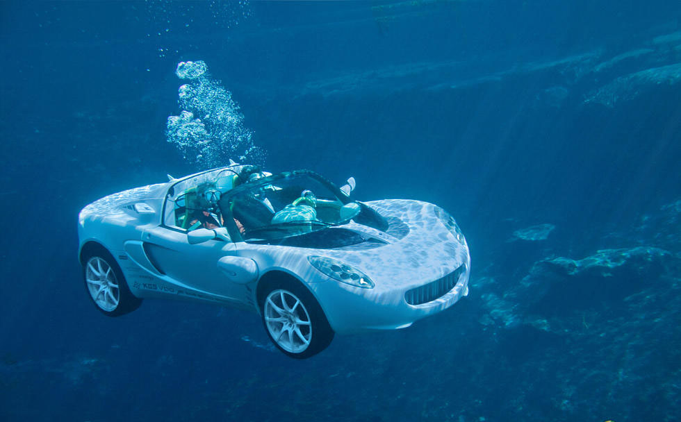 【图文】高富帅都是这么玩的 超级跑车驰骋水下_新闻中心_汽车产经网