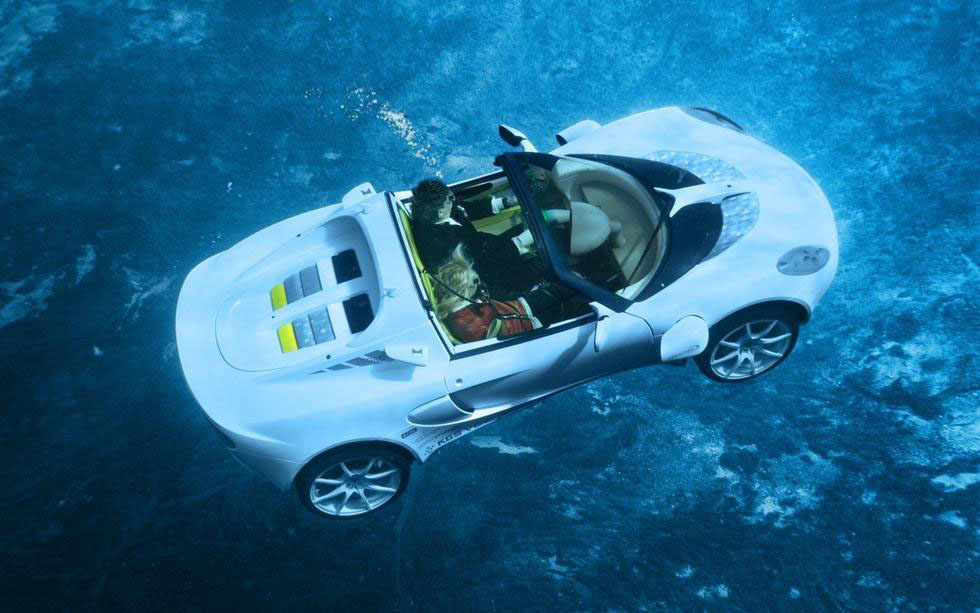 这款汽车的设计是根据007系列电影海底城内邦德加沙的一辆潜艇车引发