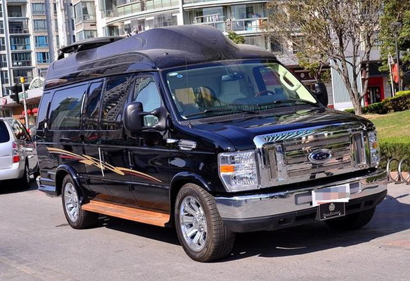 华人功夫巨星李连杰 座驾超奢华_汽车产经网