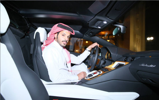 土豪定制黄金兰博基尼 看得人直流口水