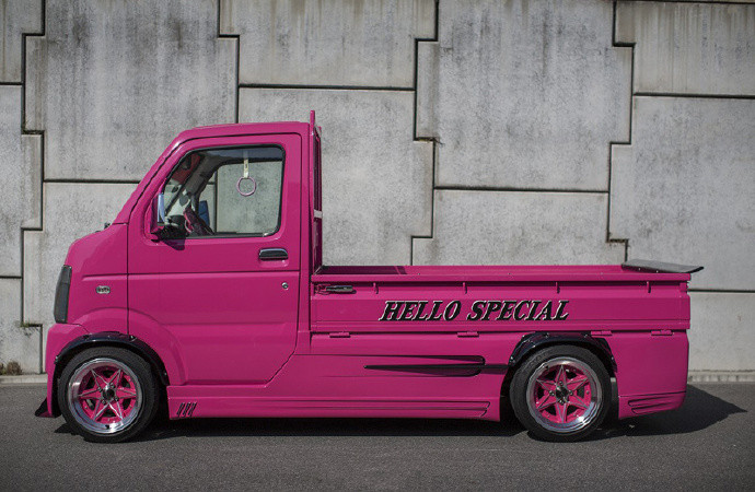 日本这辆骚红色小货车要100万?