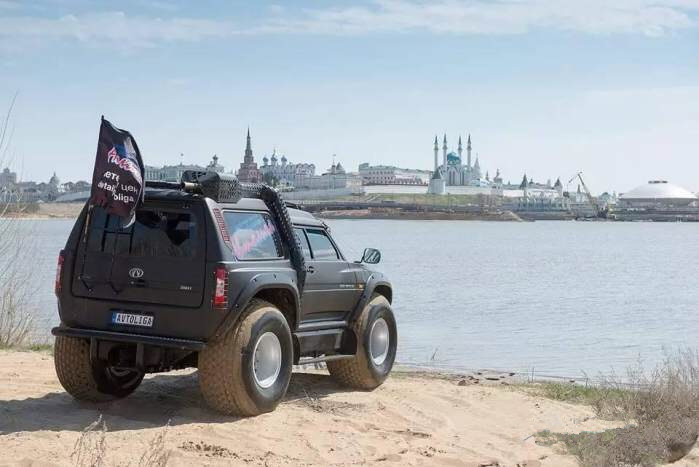 这辆水陆两栖的越野车气势犹如巨兽