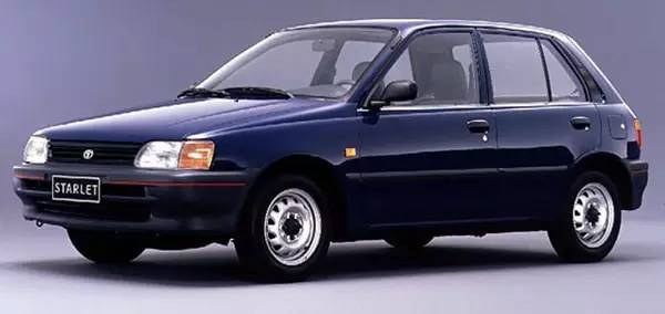 马自达121(上)对比它的同期对手丰田starlet(下).