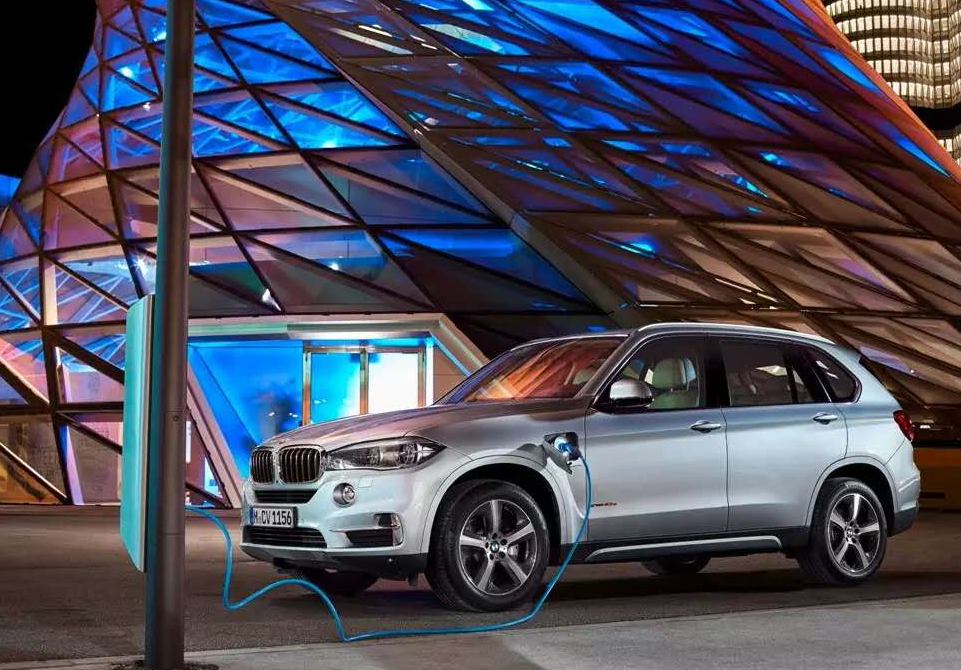 不管大家怎么调侃比亚迪压力山大,宝马x5插电混合动力版车型也终将在