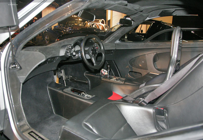 由于迈凯伦在当时并无引擎的独立制造鞥努力,因此f1所搭载的发动机为