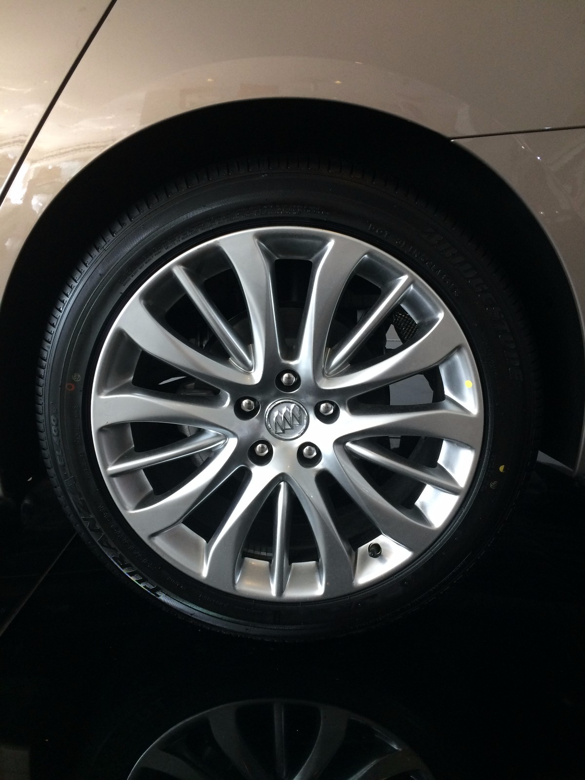 新君越新雅阁先后上市王牌pk从降价开始