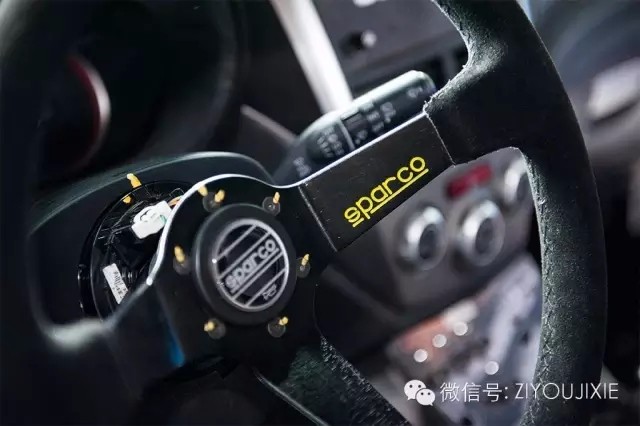 sparco赛车专用方向盘,强度高,摩擦力好!