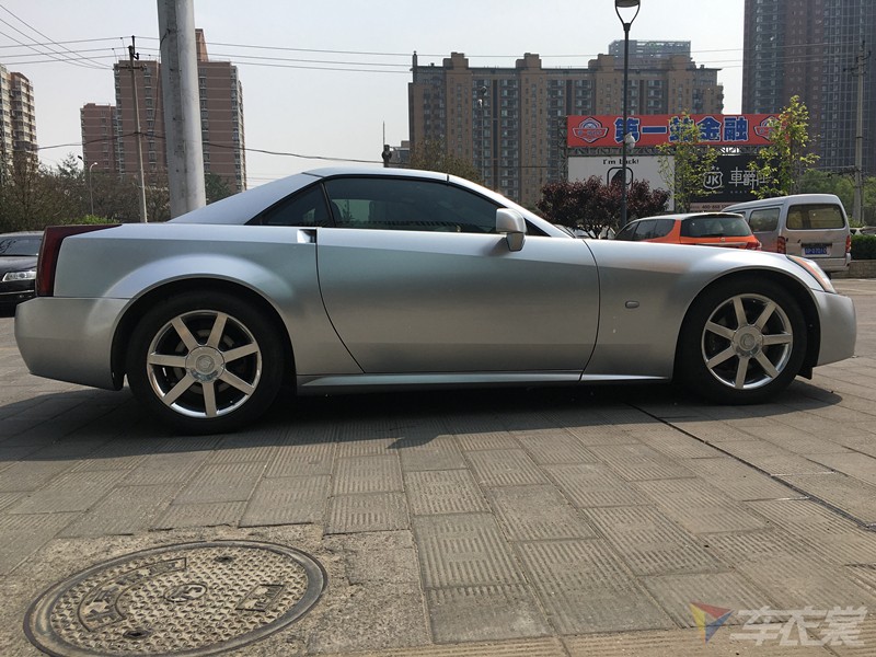 简单硬朗 凯迪拉克xlr极光银车身改色贴膜