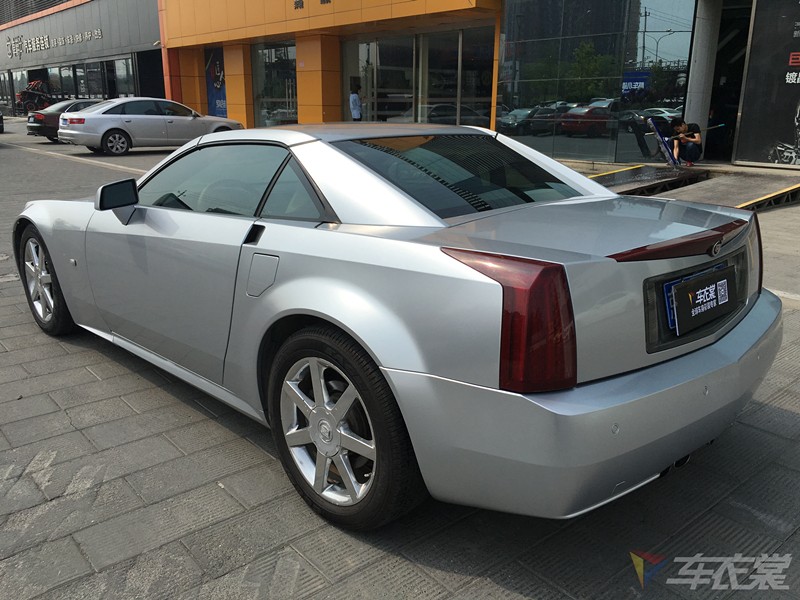 简单硬朗 凯迪拉克xlr极光银车身改色贴膜