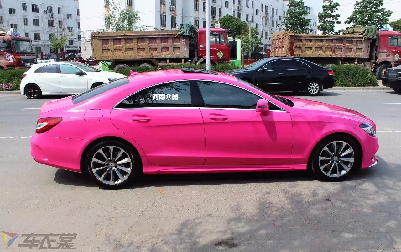 骚动起来 奔驰cls亮光桃红车身改色贴膜