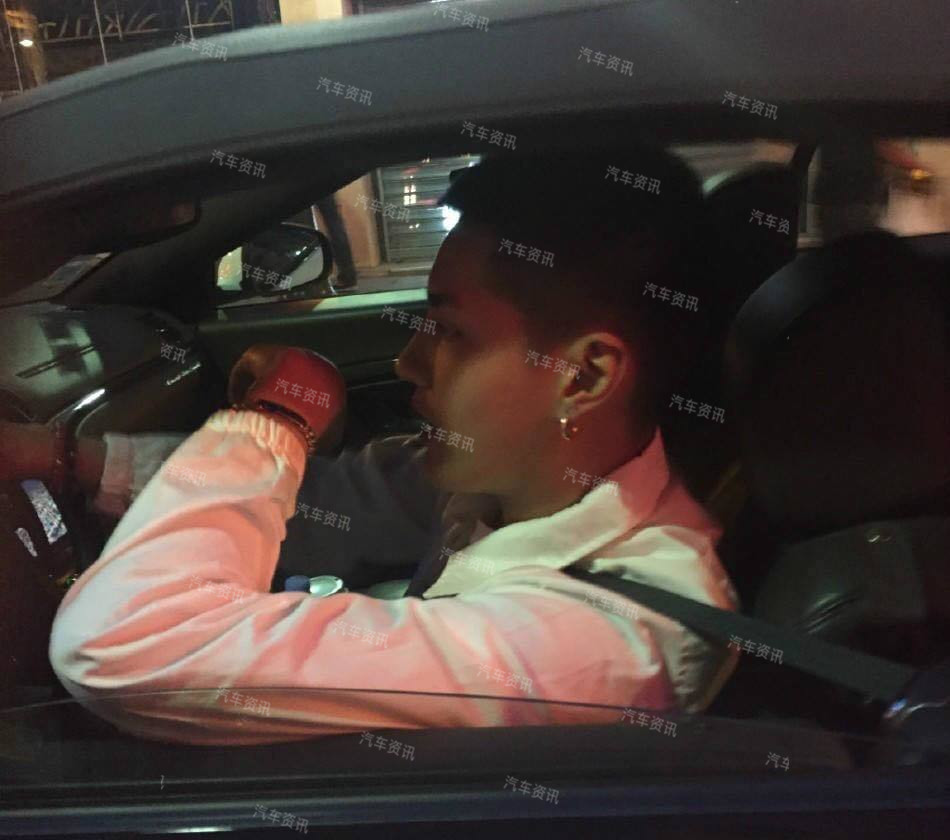 吴亦凡开玛莎拉蒂吃火锅保镖开两台法拉利跟着