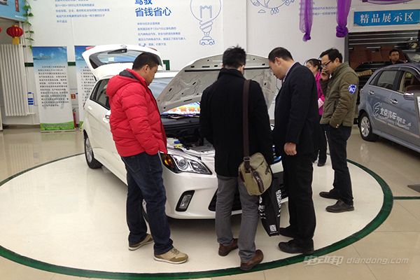 首届电动汽车购车节"北汽新能源试驾会"在京举行