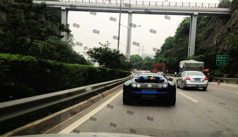 出门轻松半个亿高速偶遇重庆精彩哥布加迪