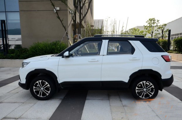 原创设计/搭1.3t动力 比速s25实车亮相