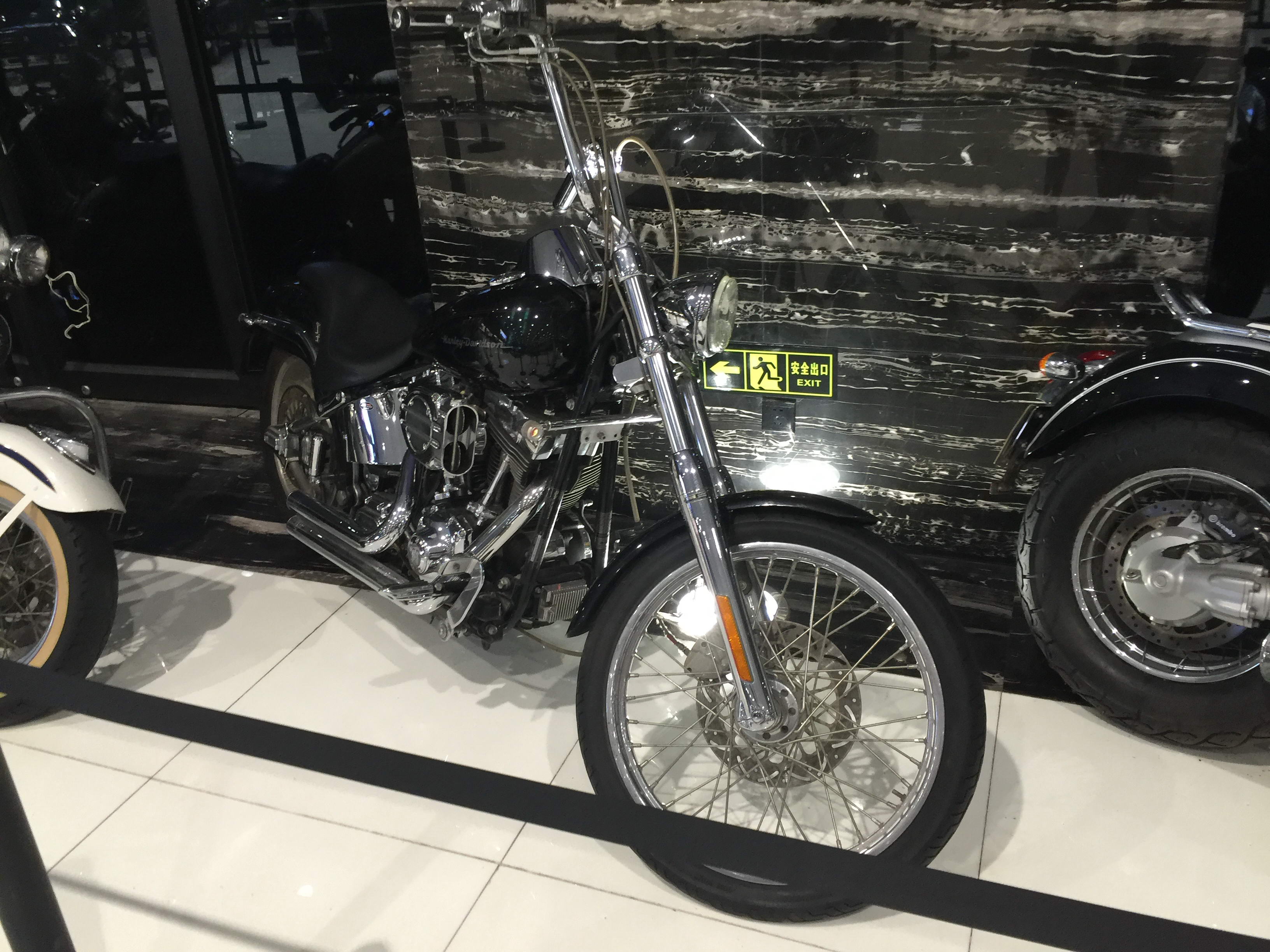 bmw的摩托车,据说也不便宜