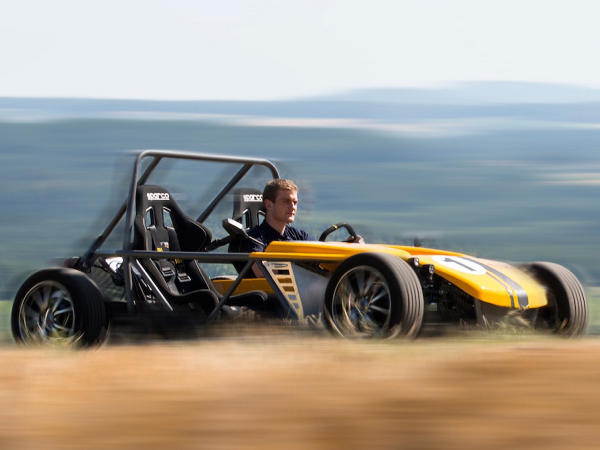 在2016年日内瓦车展发布了新款电动轻量车erod,为瑞士电动跑车添上了