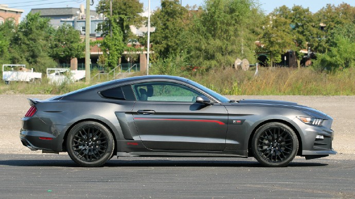 17款福特野马v6实拍,正宗野马血统