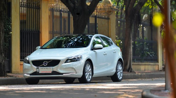 品车和高颜值小钢炮沃尔沃v40的一天