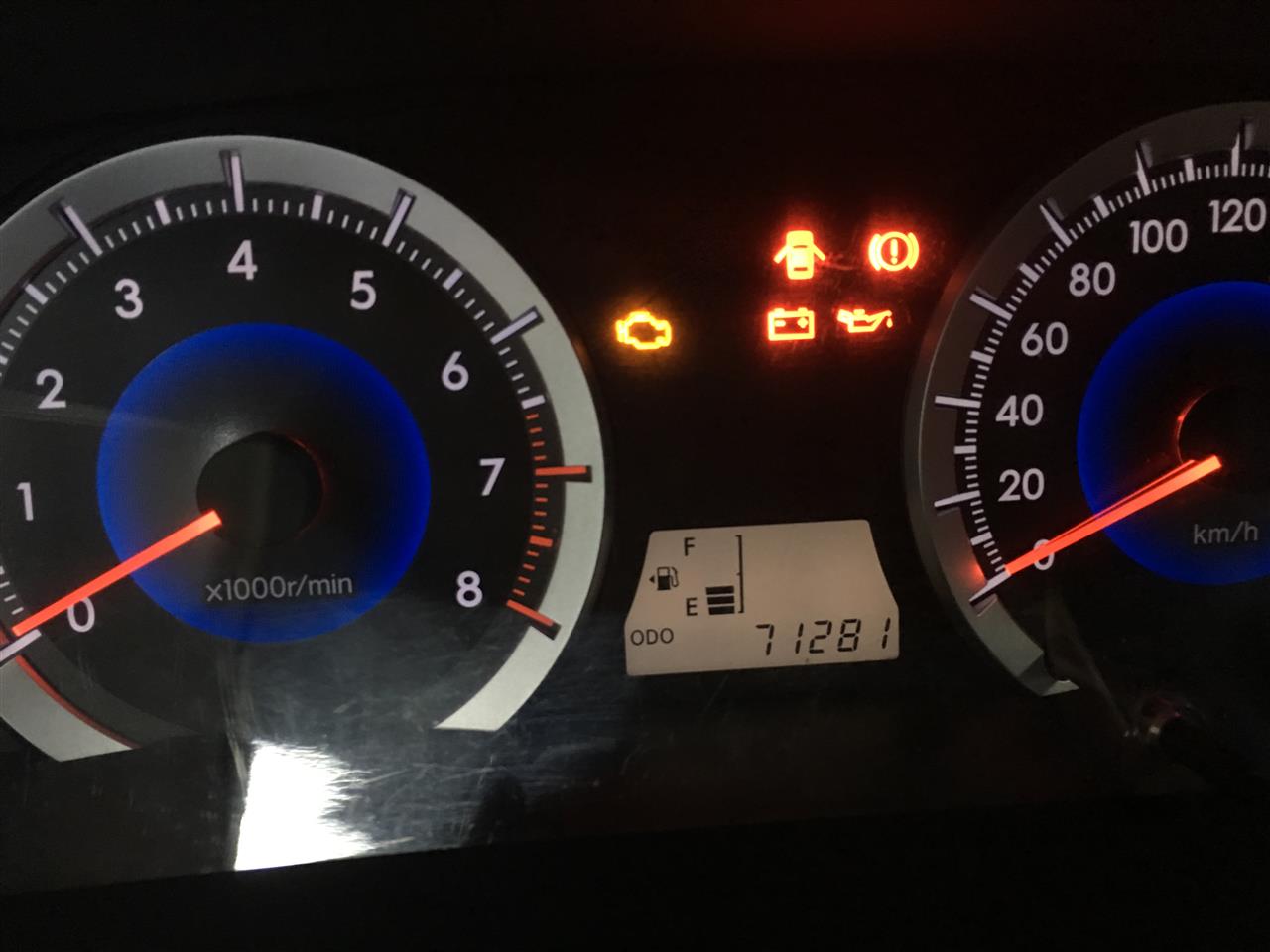 此车现在仪表公里数显示71281公里7月30日在修理厂保养后建议下次保养