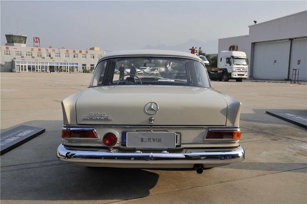 为了这50张图奔驰的设计师努力了69年