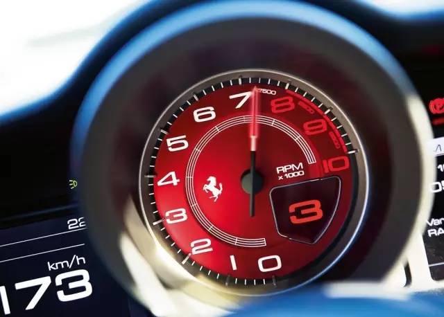 在上赛道把法拉利开到时速280公里是什么感觉?