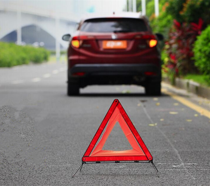那么问题来了! 车辆三角警示牌应该放在车后多少米的距离?