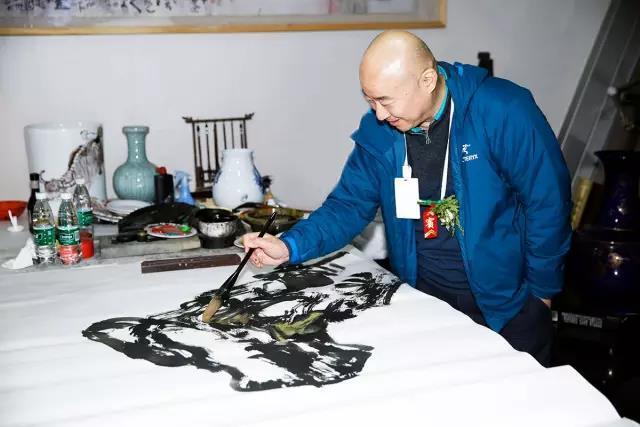 董浩叔叔和他的朋友们,在八尺长卷上叙了一把旧