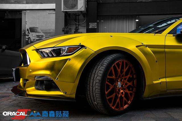 金刚驱车福特野马车身改色亚面电镀金