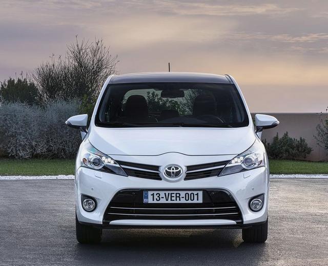 这款车内饰较为朴实作为家庭用车最合适