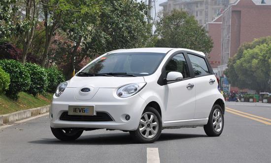 新近推出的iev6e小型电动车产品则在定价上更为亲民,区区4万多元就可