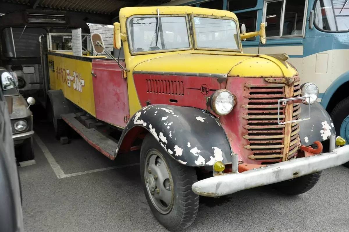 大侠也爱车,梁羽生与木炭车的故事