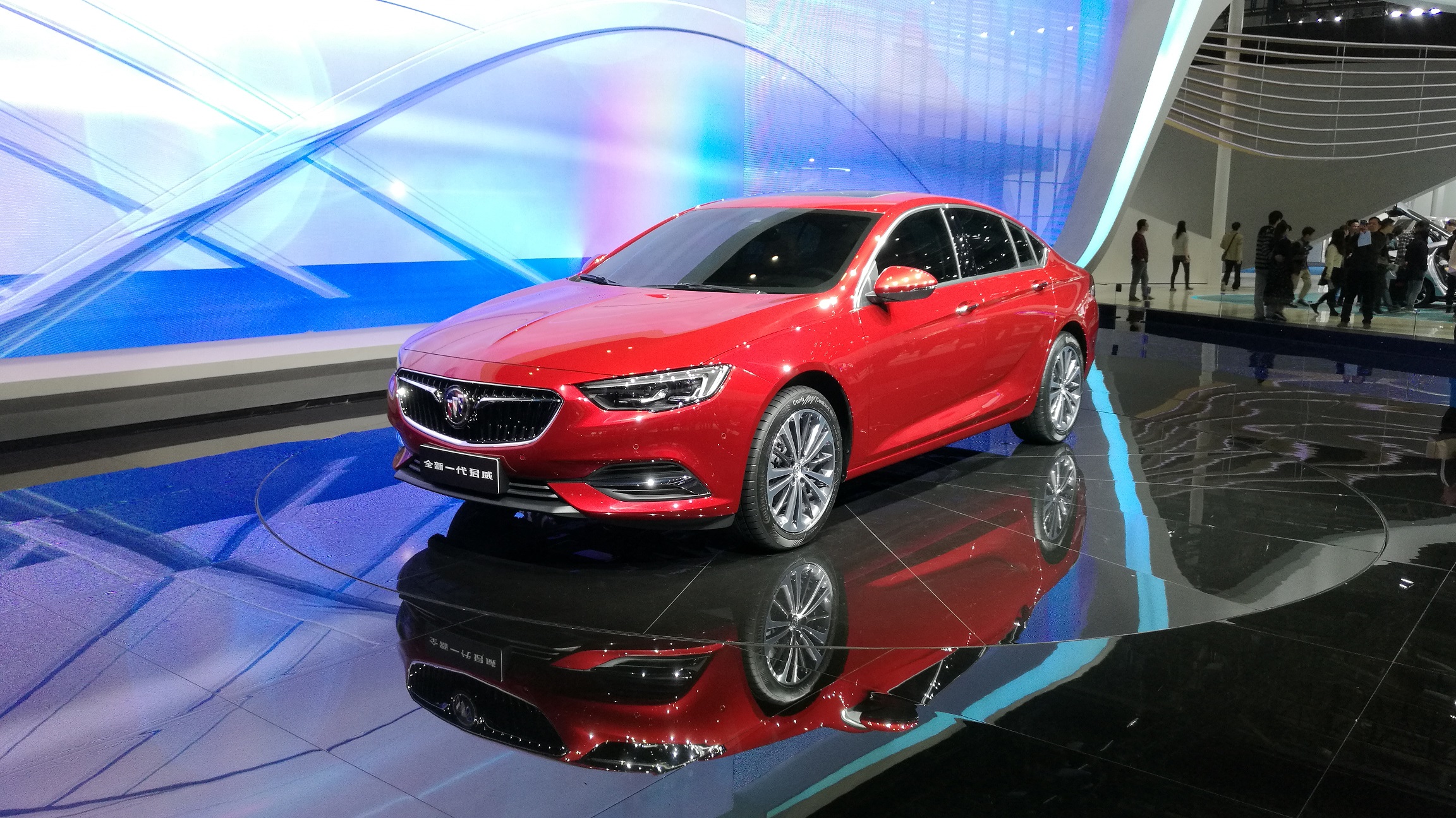 这位粉丝也在同时关注新君威和君越,既被君越的现金优惠吸引,又对新