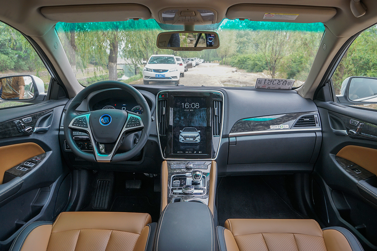 试驾比亚迪秦100:5.9秒加速背后还有更多惊喜